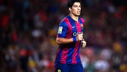 FB体育官方平台-西甲巅峰对决：皇马在客场3-0完胜巴萨，三分夺冠梦继续，1617赛季西甲第33轮皇马vs巴萨