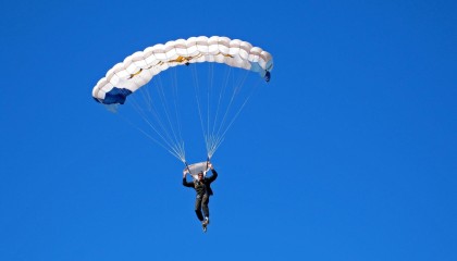 FB体育登录入口-全球马拉松巡回赛，跑出健康新高度，国际马拉松全场