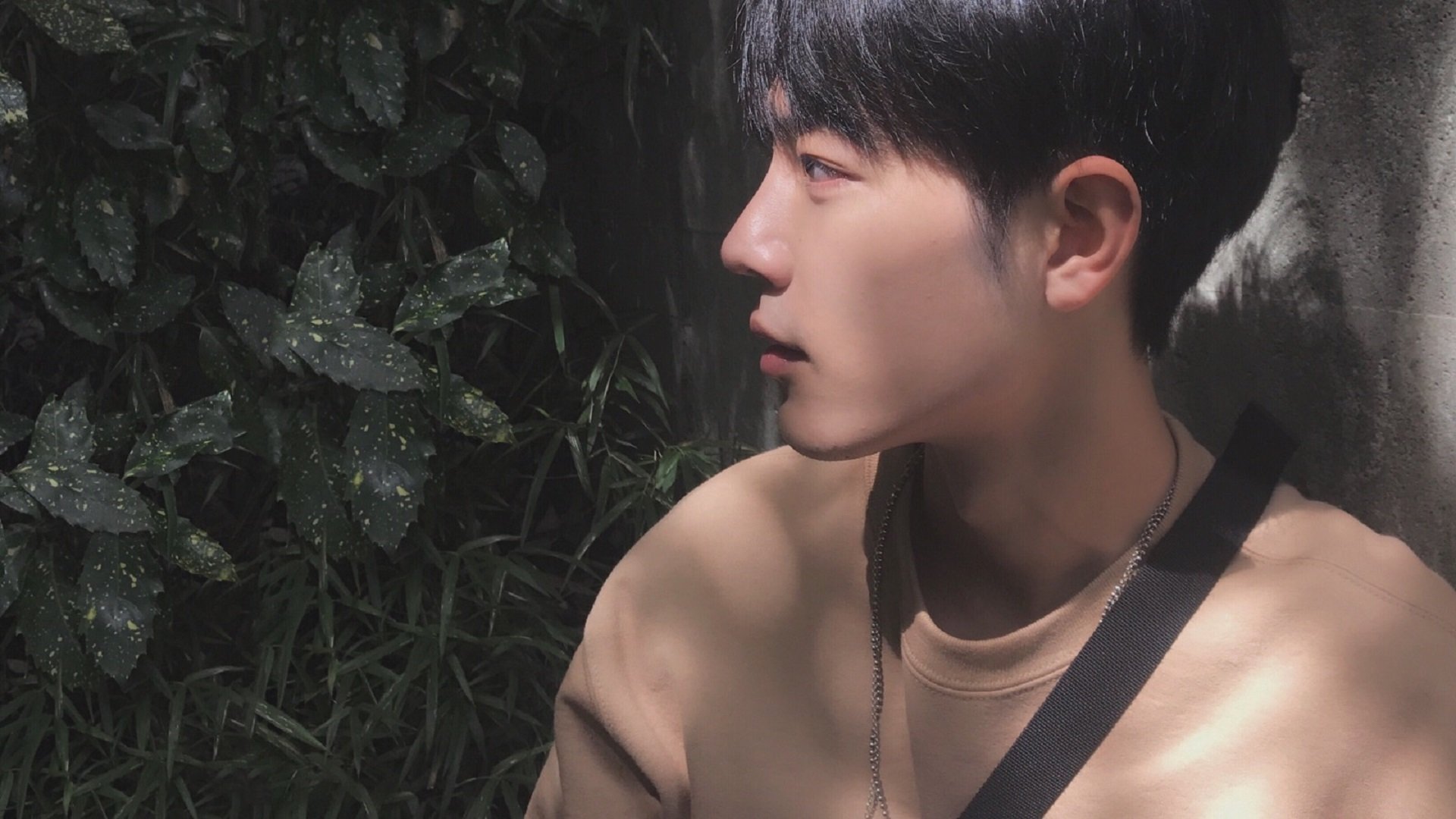 “全球极速巡游：穿越荒漠、雪山、沙滩的赛段挑战”